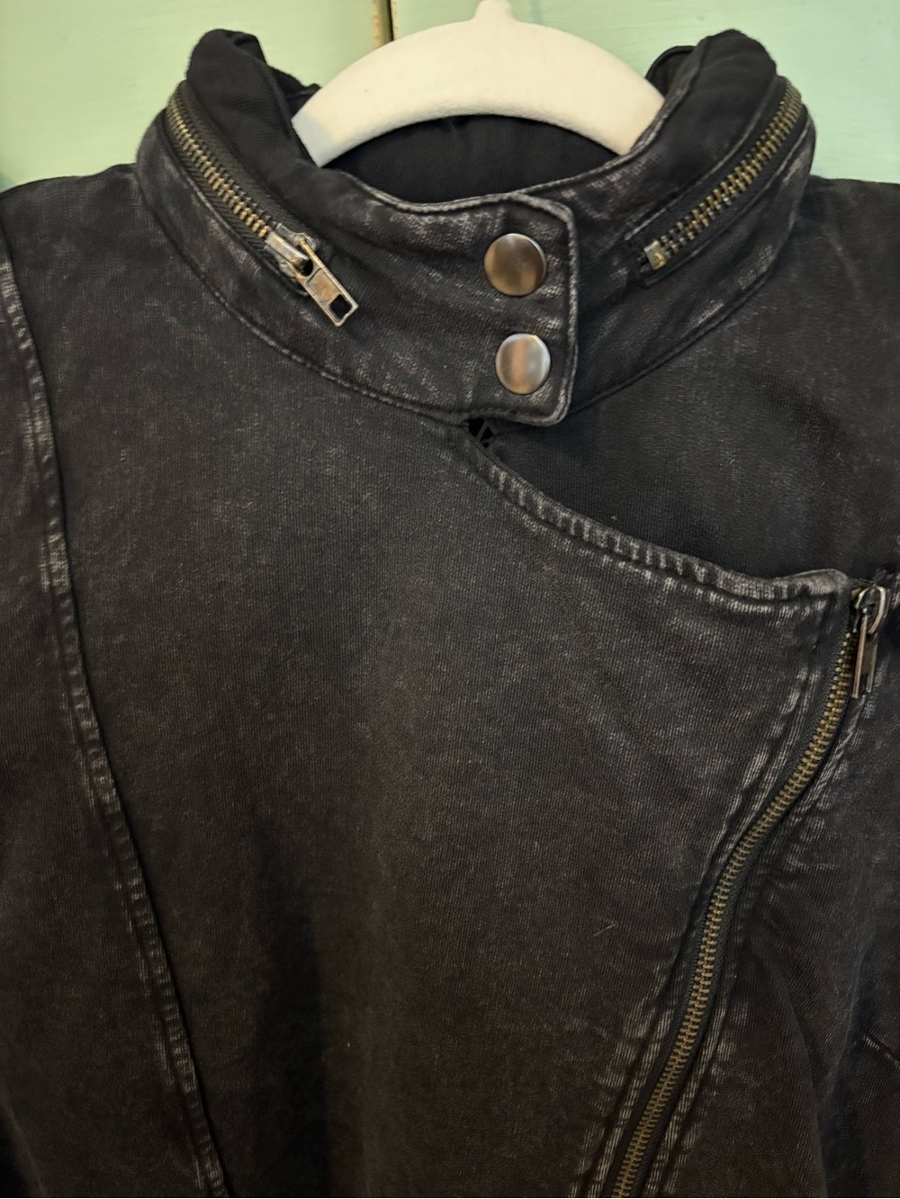Fast & Furious by Affliction Black Acid-Washed Cotton Moto-Inspired Zip Hoodie - Picture 11 of 14